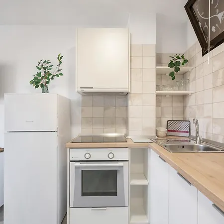 Apto Sasha Cristianos * ארונה