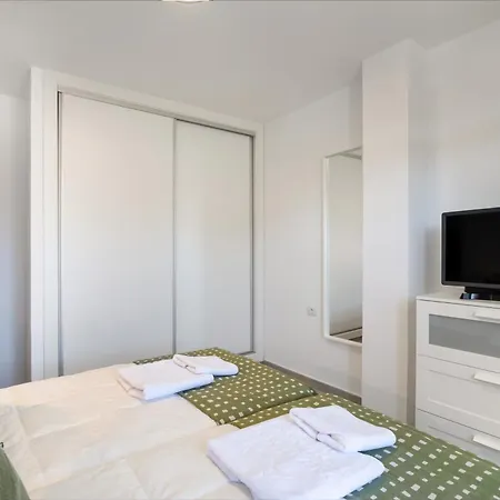 Apto Sasha Cristianos * ארונה