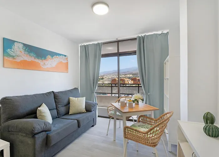 Apto Sasha Cristianos ארונה